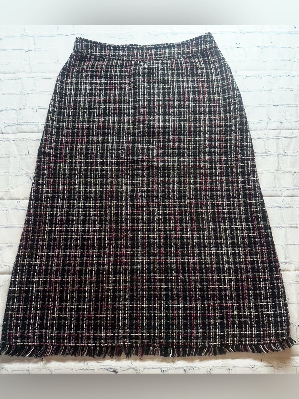 #B17 Chico's Black Tweed Pencil Skirt with Pink and Cream Threading Size 25